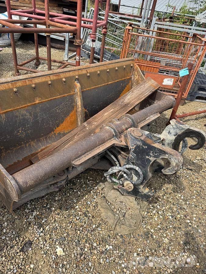 Mecalac 15MWR Schaufeln