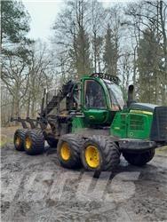 John Deere 1110 E Forwarder