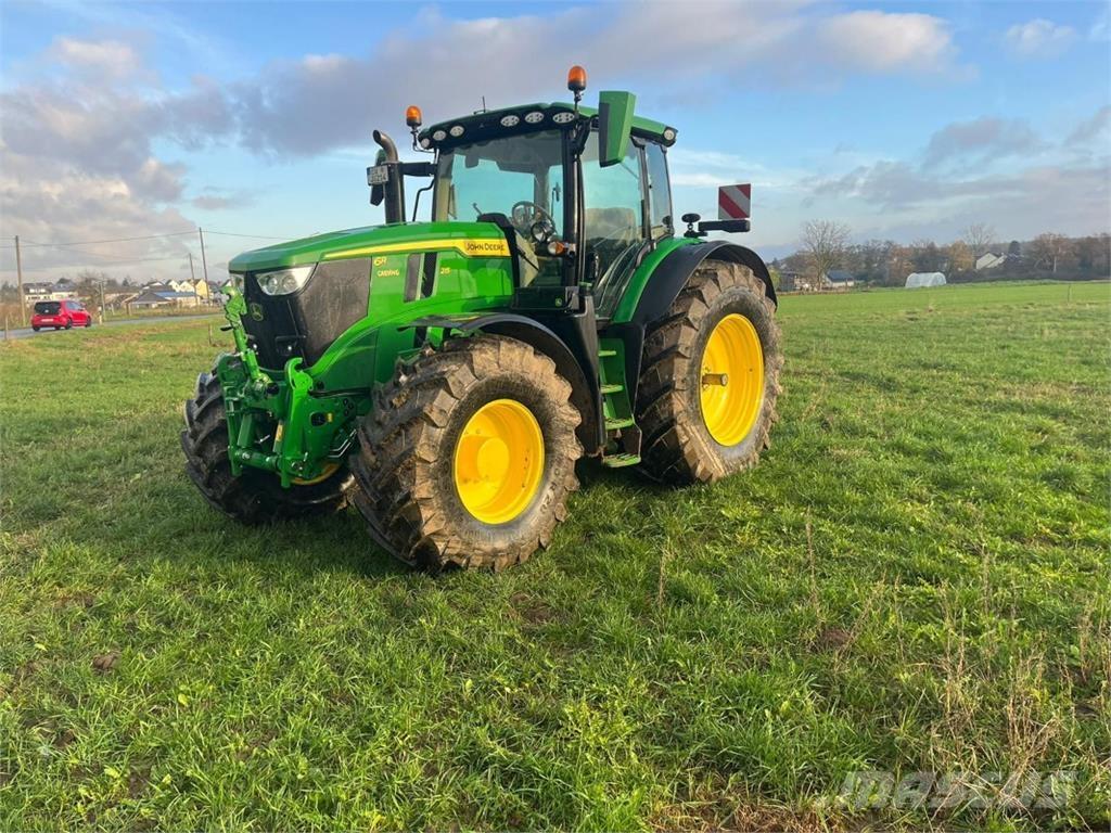 John Deere 6R215 Traktoren