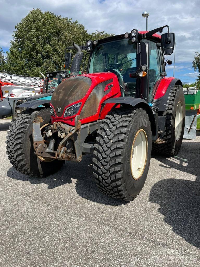 Valtra N154 Traktoren