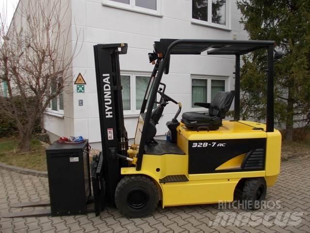 Hyundai 32 B-7 Elektro Stapler