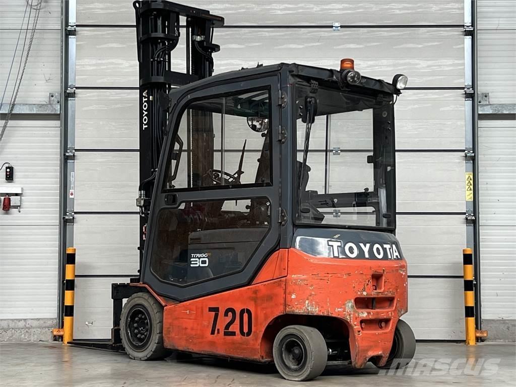 Toyota 8FBMT30 Elektro Stapler