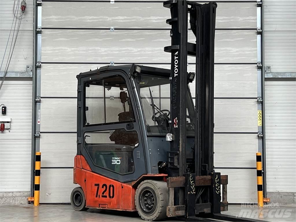 Toyota 8FBMT30 Elektro Stapler