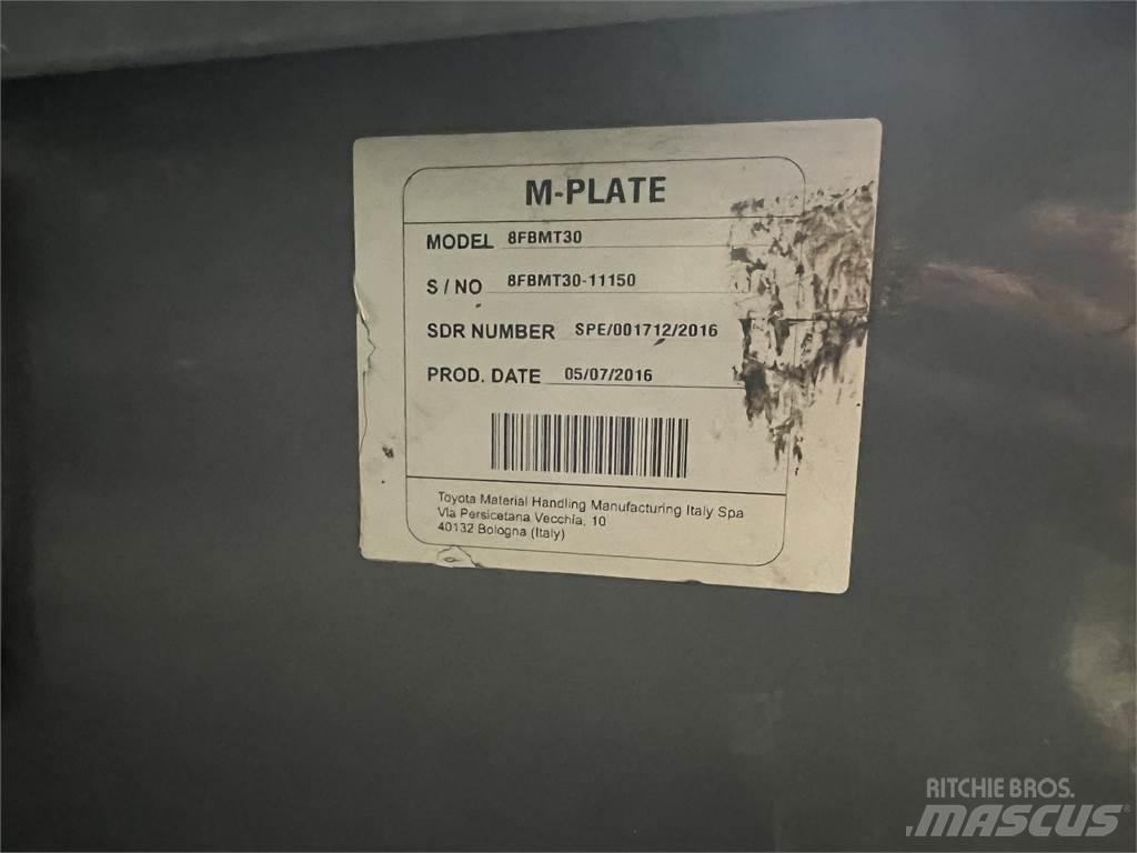 Toyota 8FBMT30 Elektro Stapler