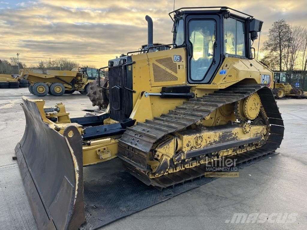CAT D 5 Bulldozer