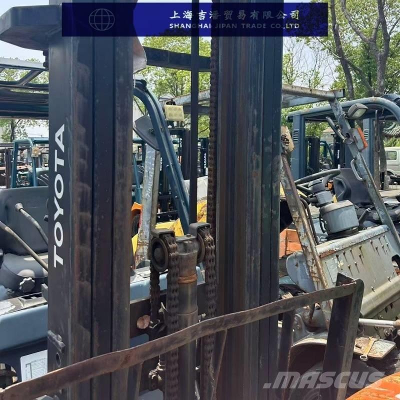 Toyota FGZN20 Diesel Stapler
