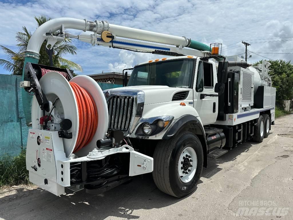 International 7400 Saug- und Druckwagen