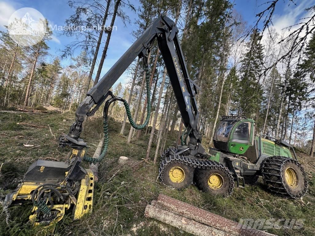 John Deere 1470 G Harvester