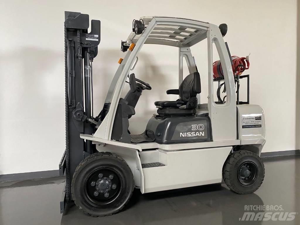 Nissan UG1D2A30LQ Gas Stapler