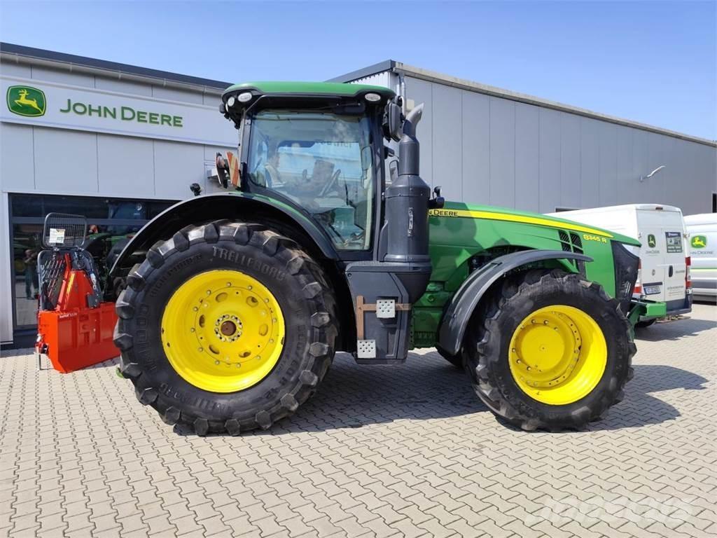 John Deere 8345R Traktoren
