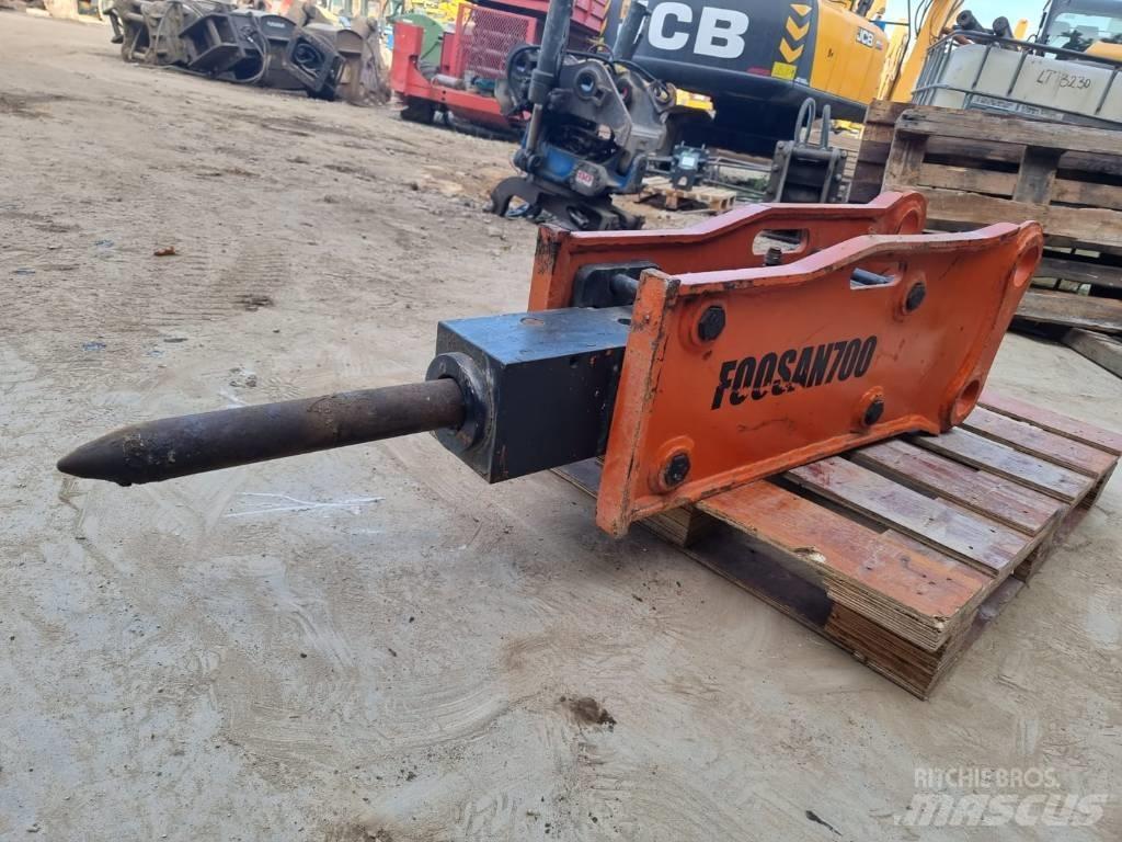  Foosan 700 Hammer / Brecher