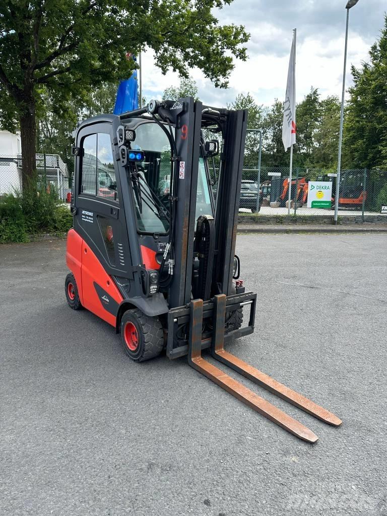 Linde H18T Gas Stapler