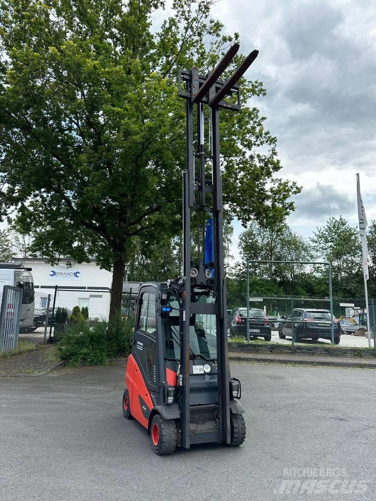 Linde H18T Gas Stapler