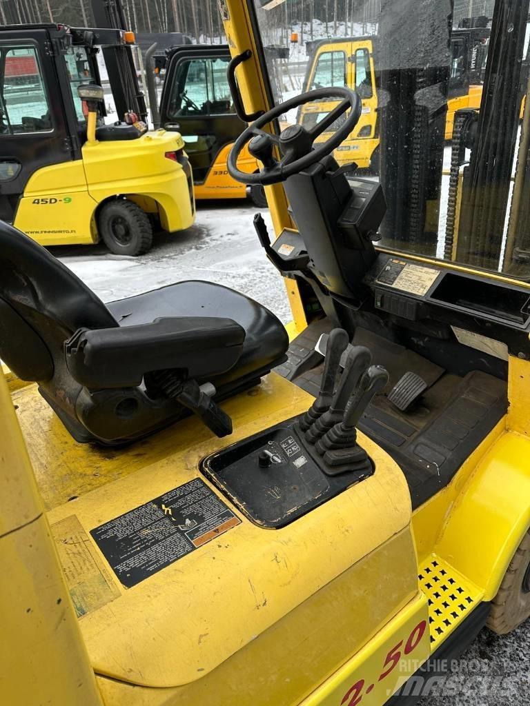 Hyster H2.50XM Gas Stapler