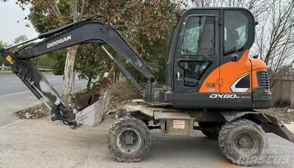 Doosan DX 60 Mobilbagger