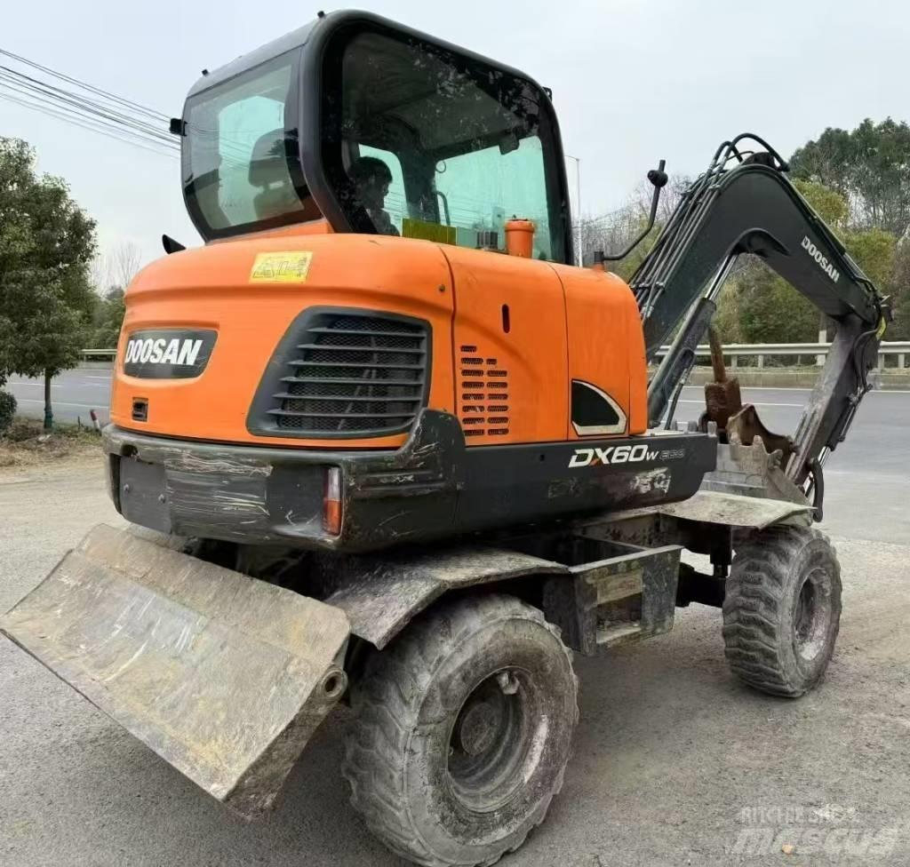 Doosan DX 60 Mobilbagger
