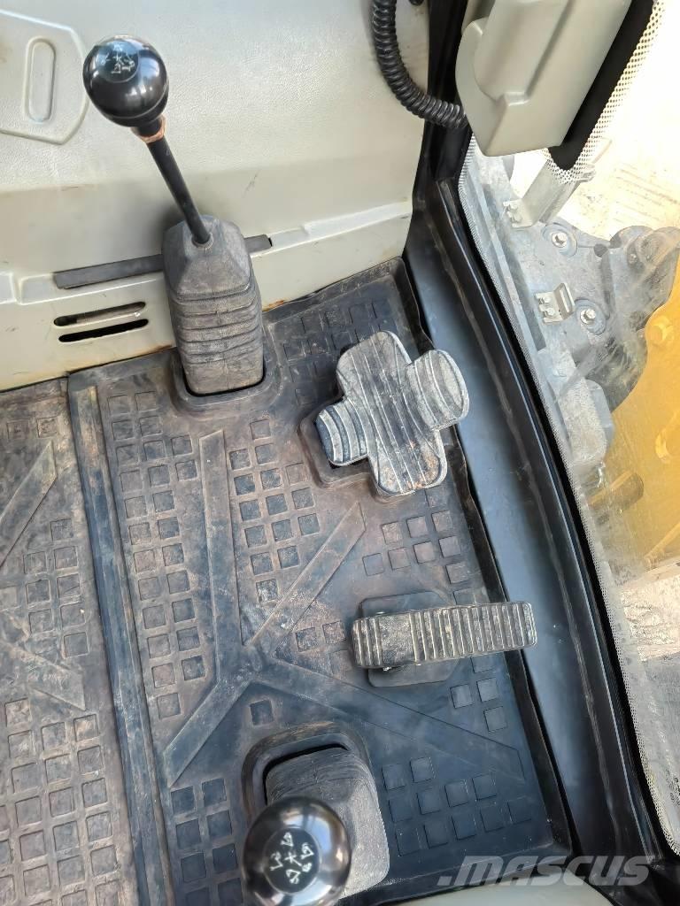 SDLG B877 Baggerlader