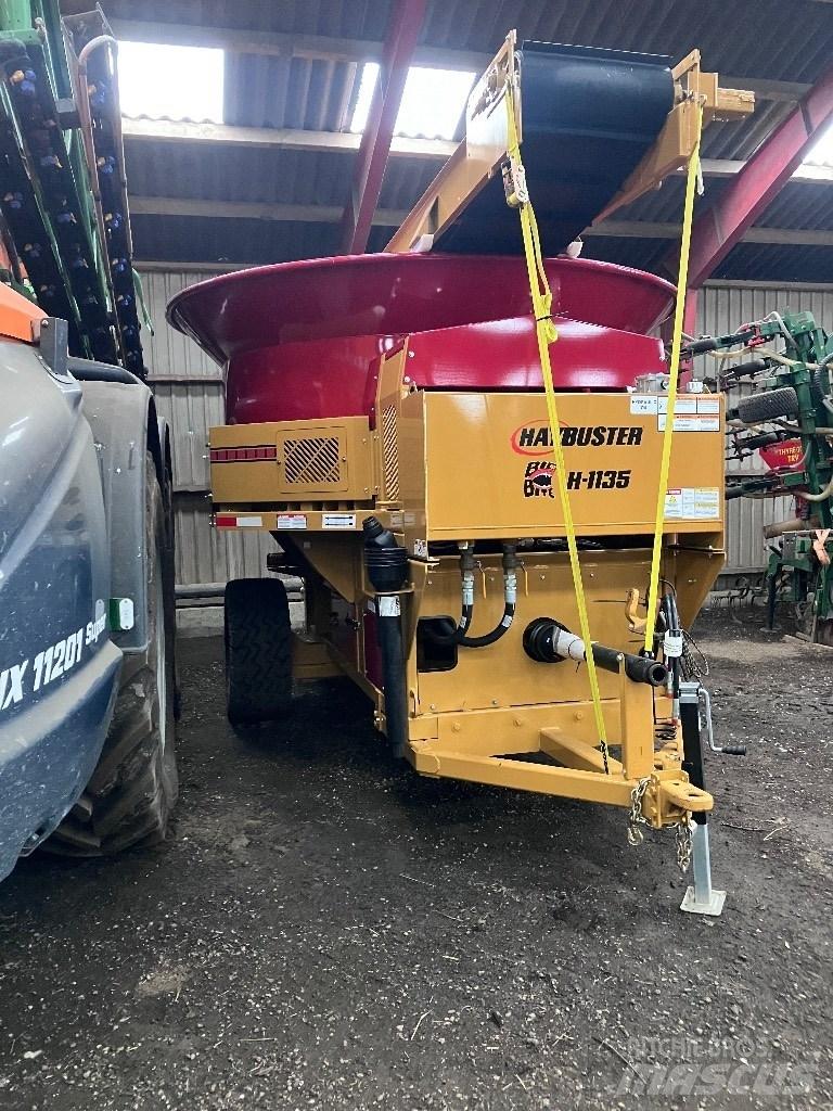 Haybuster H1135 Ballenschredder, -schneider und -wickler