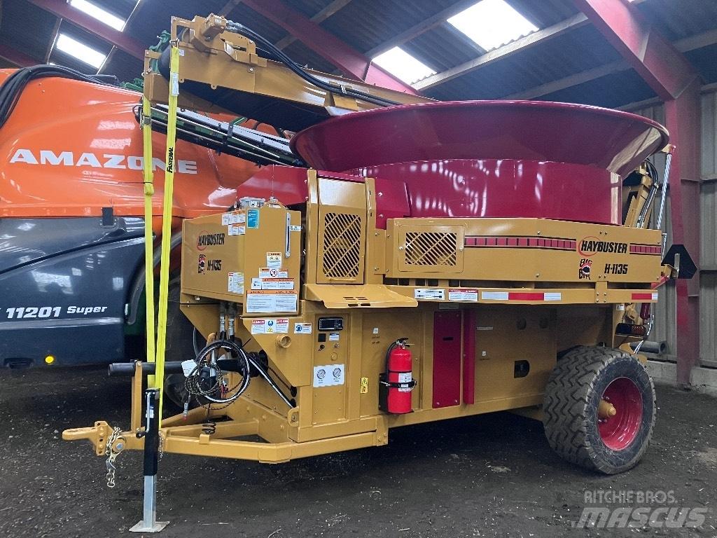 Haybuster H1135 Ballenschredder, -schneider und -wickler