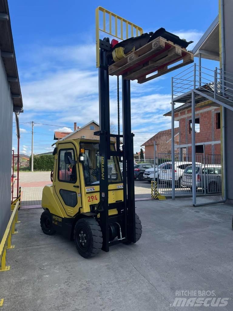 Hyster H3.5UT Gas Stapler