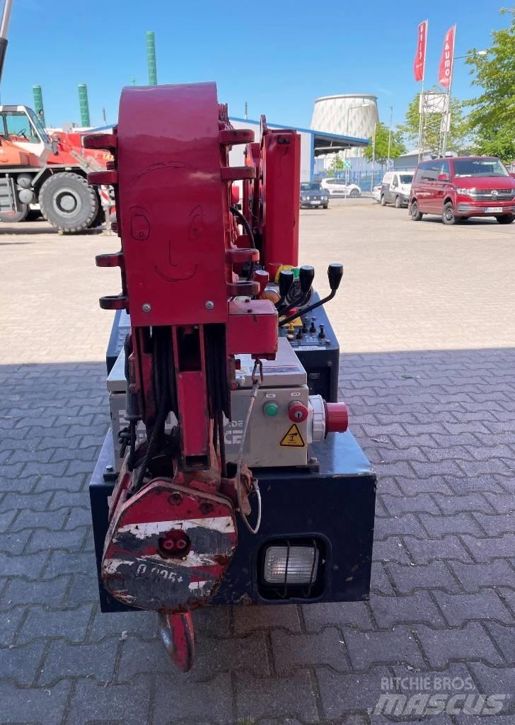 Unic URW-095 Minikrane