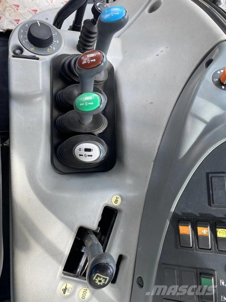 Valtra T 121 HT Traktoren