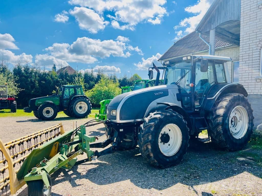 Valtra T 121 HT Traktoren