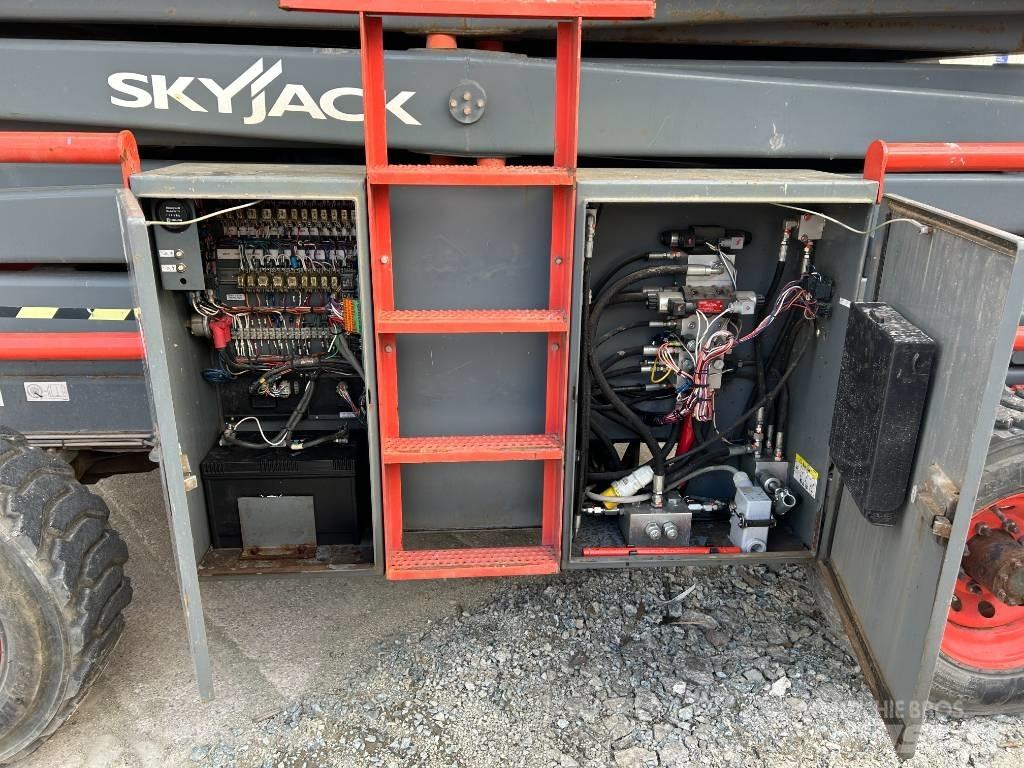 SkyJack SJ 8841 RT Scheren-Arbeitsbühnen