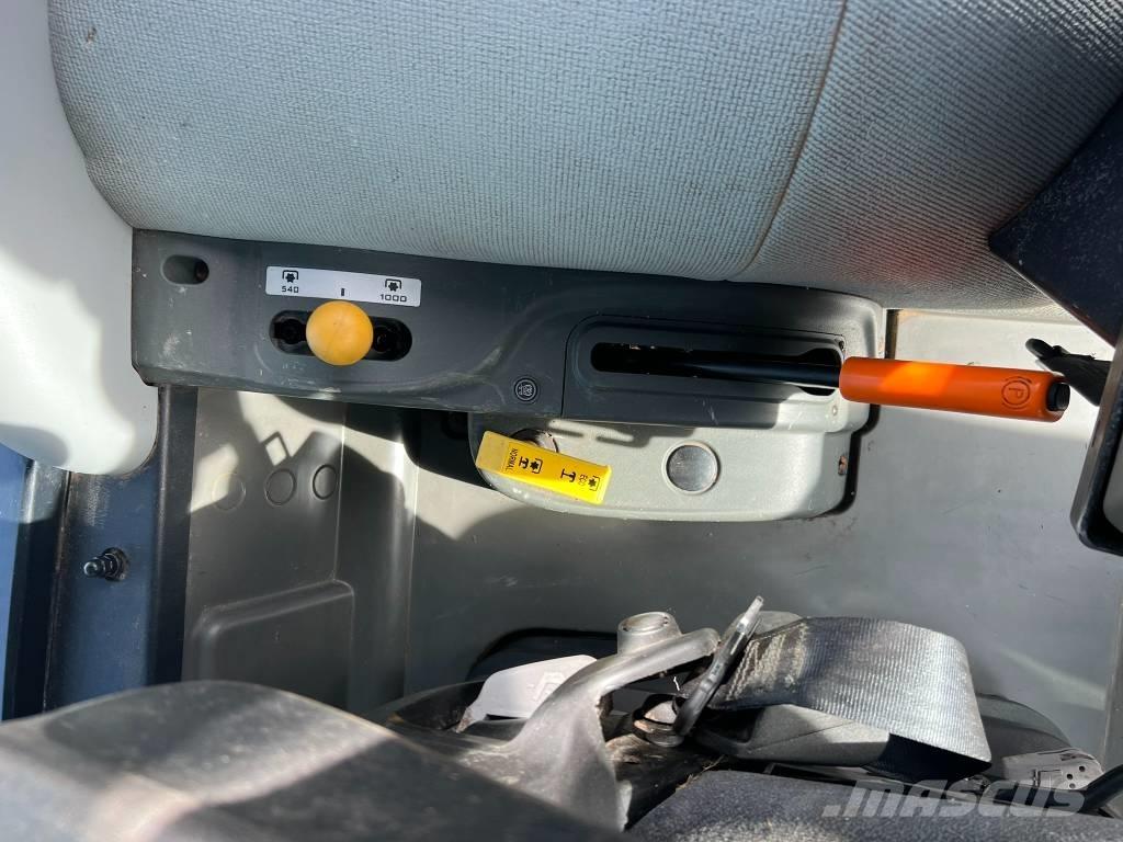 CLAAS Atos 230 Traktoren