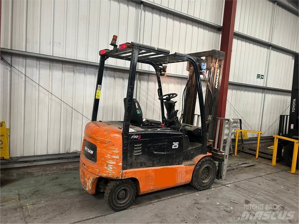 Doosan B25X-5 Elektro Stapler