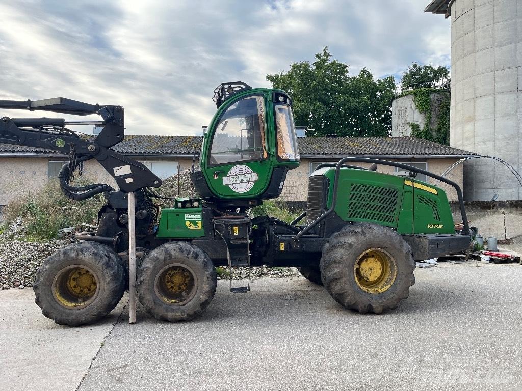 John Deere 1070 E Harvester
