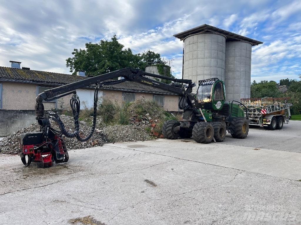 John Deere 1070 E Harvester