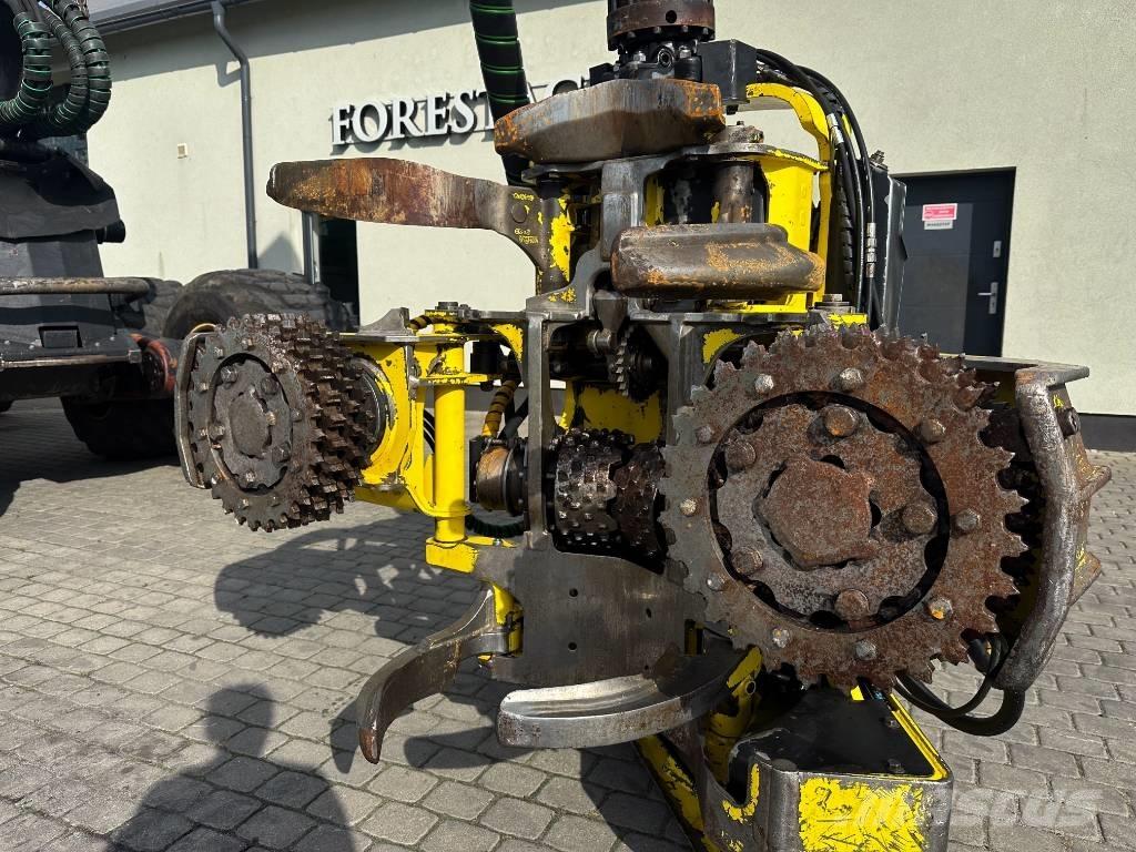 John Deere 1270 G Harvester