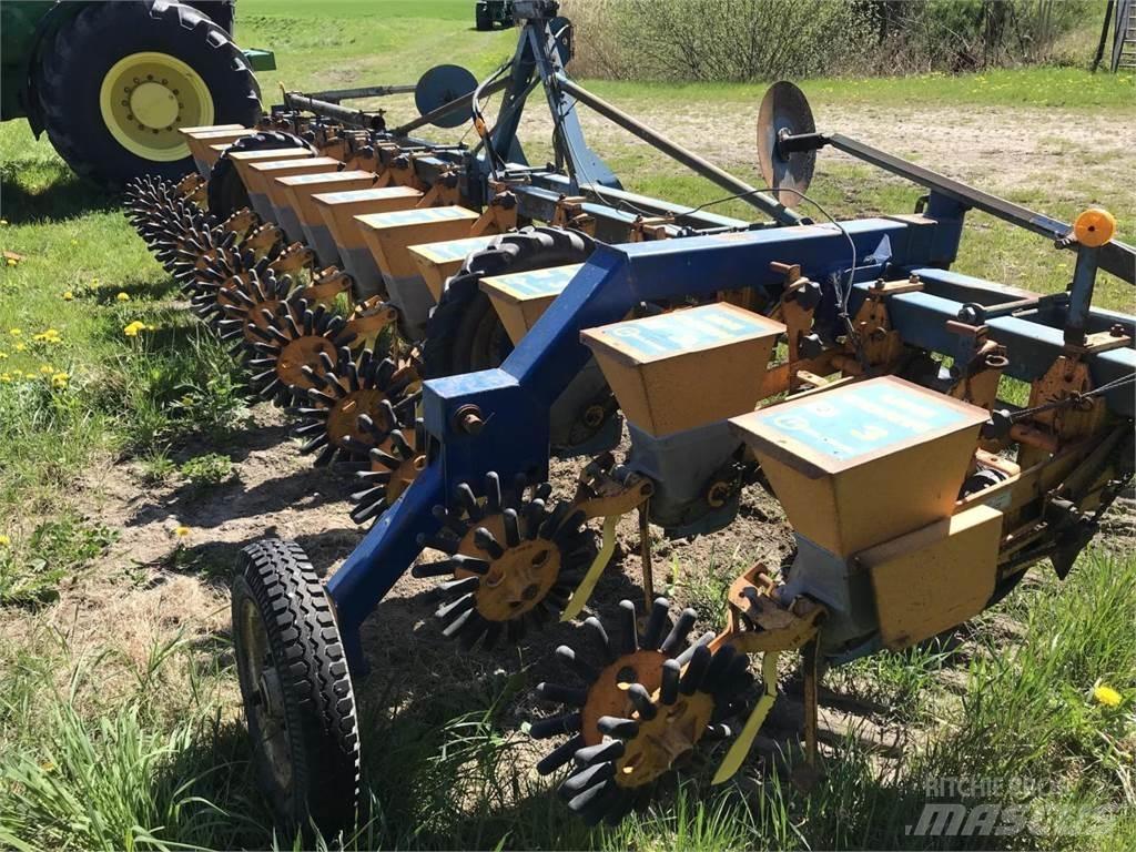Kleine Uni Corn 3 Drillmaschinen