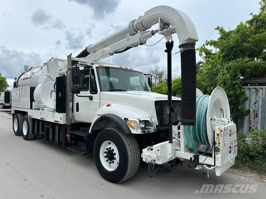 International 7400 Saug- und Druckwagen