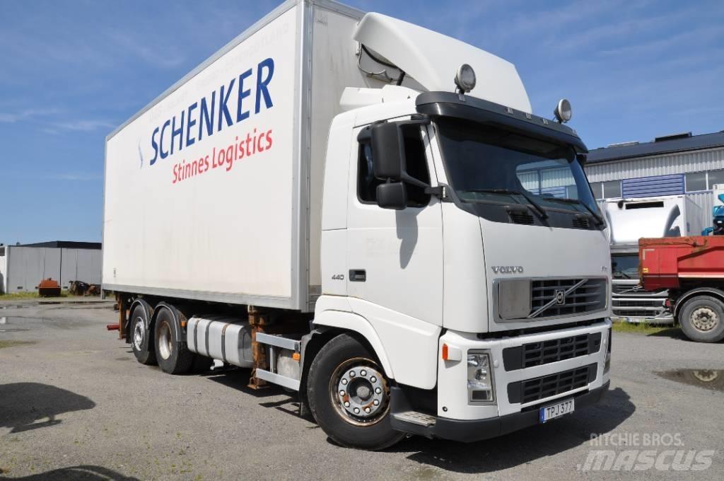 Volvo FH440 6X2 Kastenaufbau