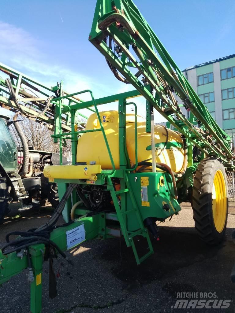 John Deere 732 Anhängespritzen