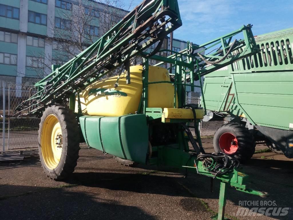 John Deere 732 Anhängespritzen