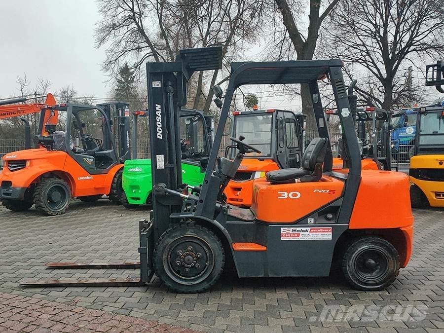 Doosan D30G Diesel Stapler