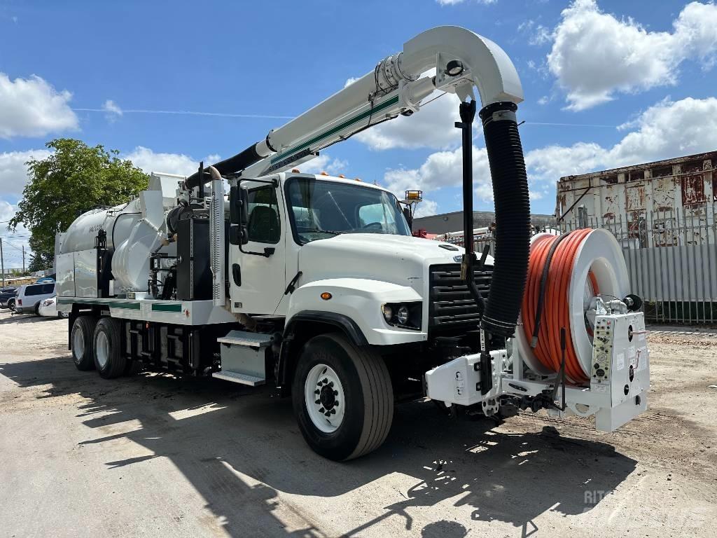 Freightliner 114 SD Saug- und Druckwagen