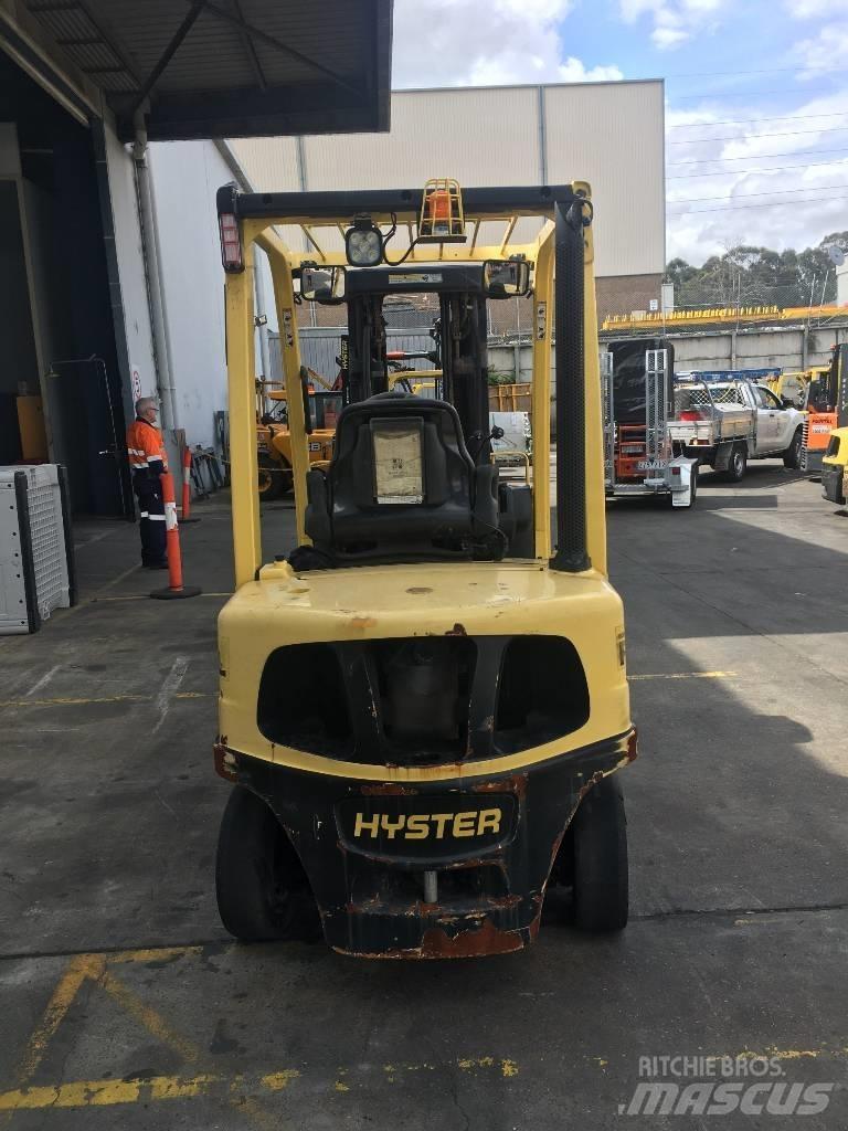 Hyster H2.5FT Gas Stapler
