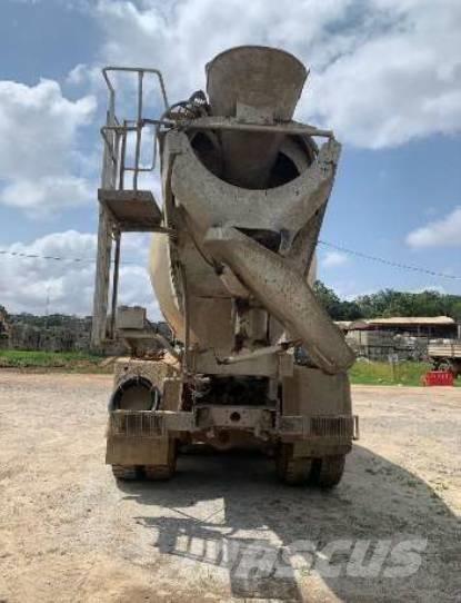 Iveco Trakker 440 Beton-Mischfahrzeuge