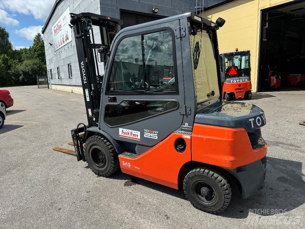Toyota 52-8FDF25 Diesel Stapler