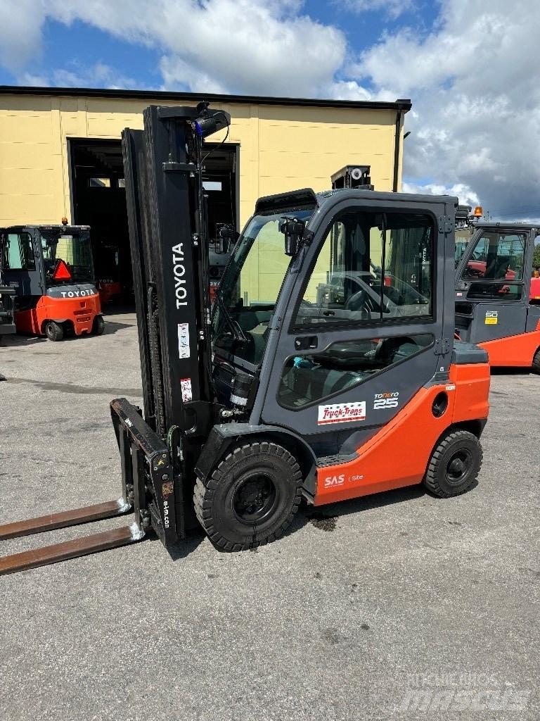 Toyota 52-8FDF25 Diesel Stapler