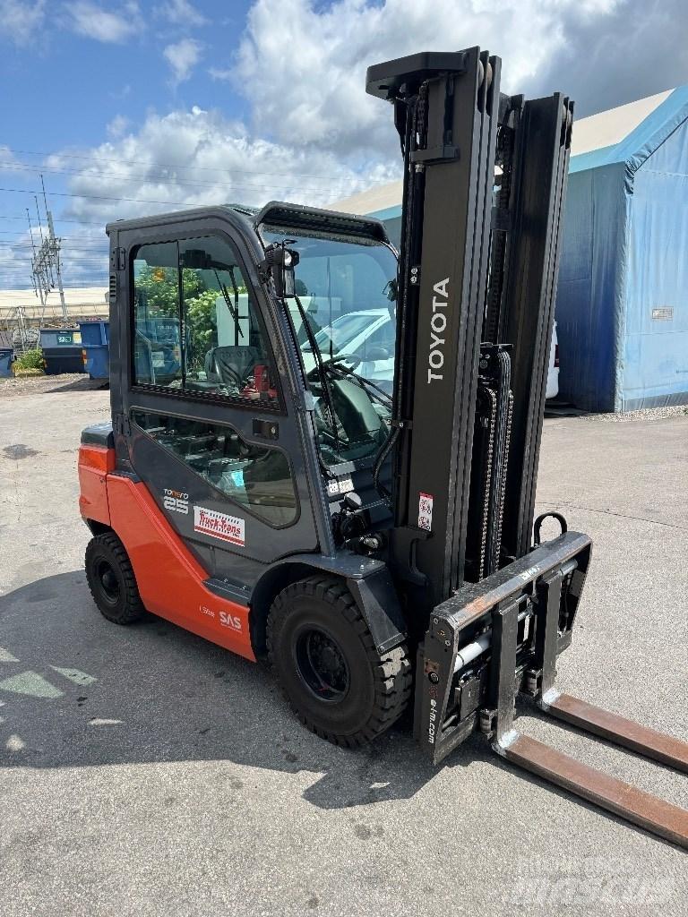 Toyota 52-8FDF25 Diesel Stapler