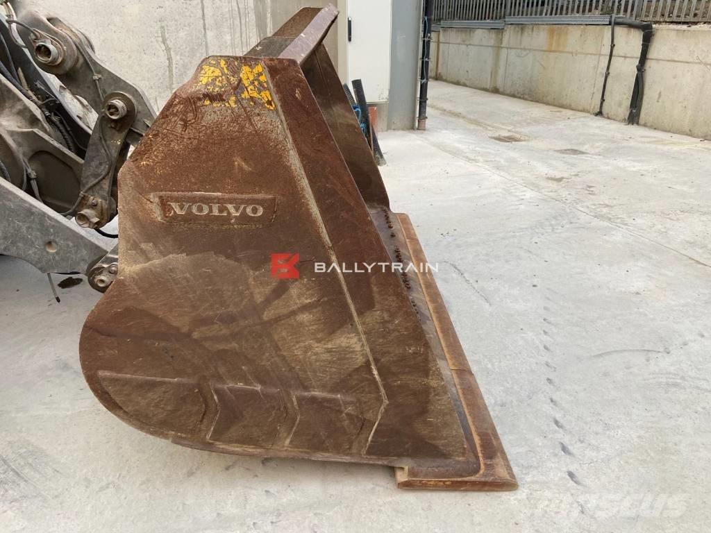 Volvo L 120 H Radlader