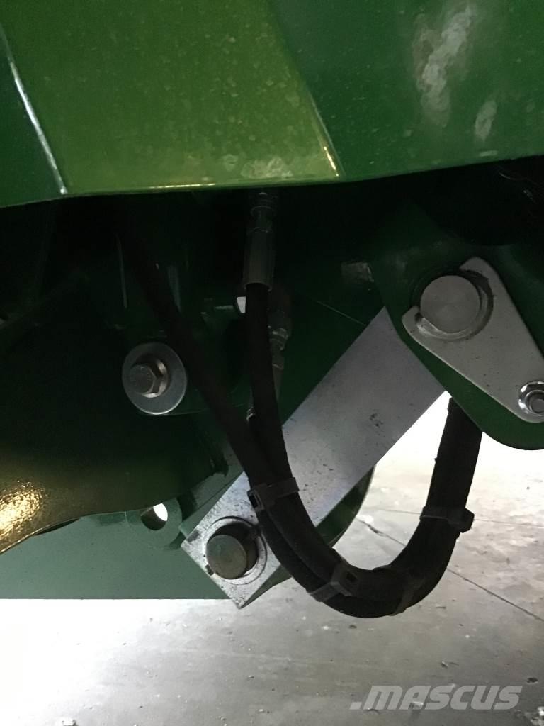 John Deere V461M Rundballenpressen