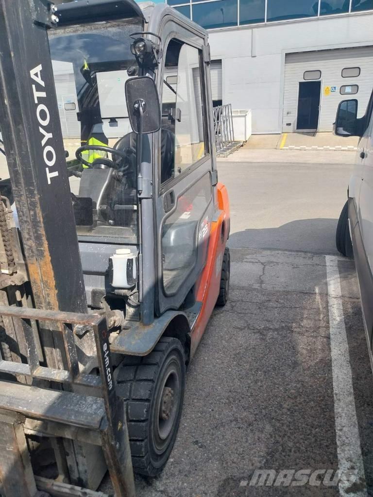 Toyota 02-8FDF25 Diesel Stapler