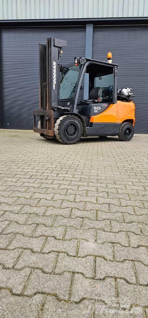 Doosan G50SC-5 Gas Stapler