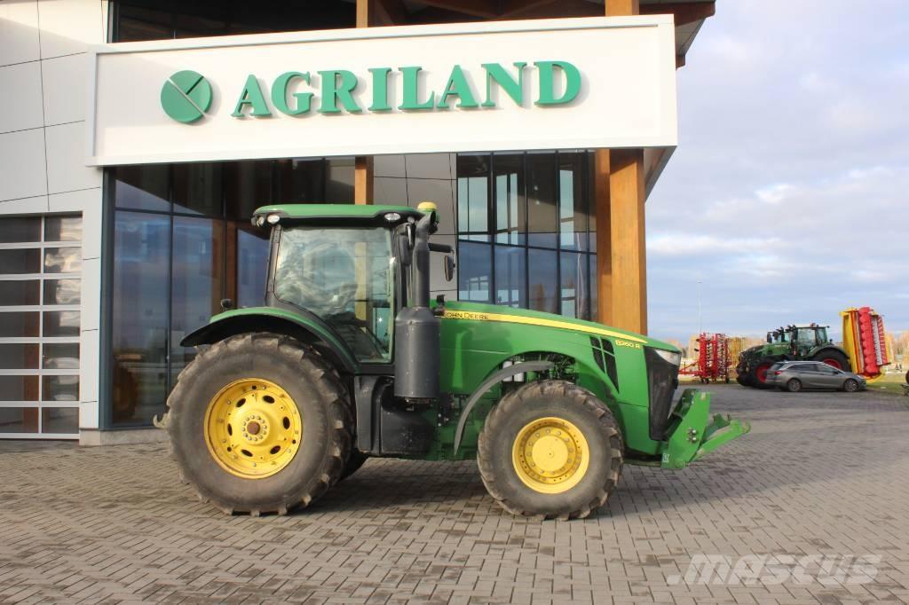 John Deere 8260 R Traktoren